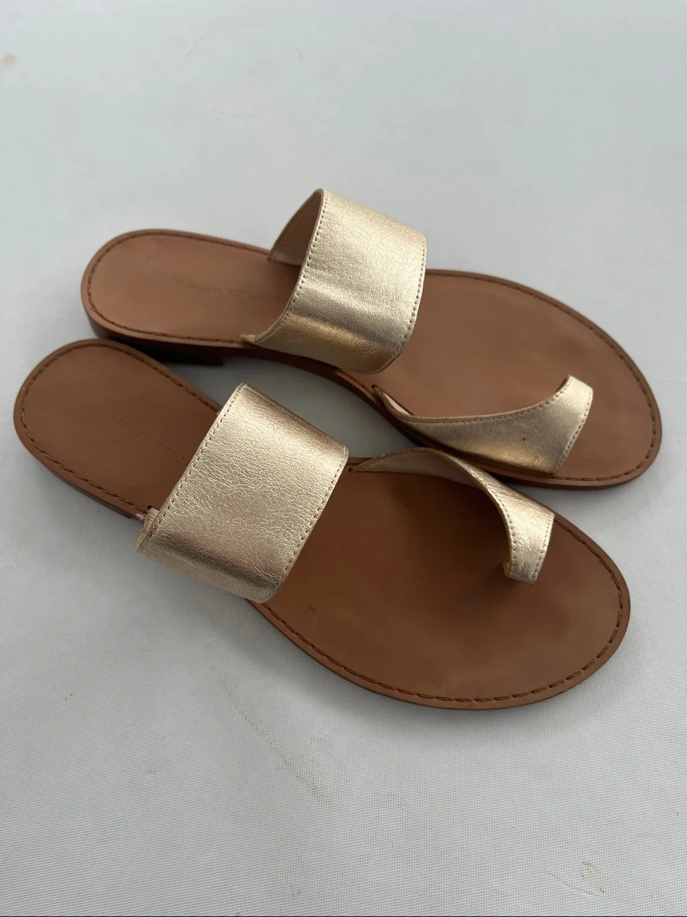 BANANA REPUBLIC Gold Toe Ring  Leather Slide Sandals. NWOT SZ:9